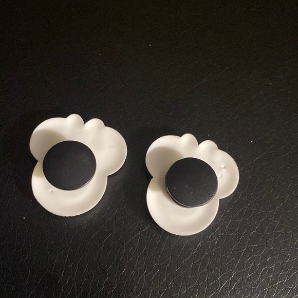 Set of 2 Disney Minnie Mouse Starbucks Charms for shoes or bracelet NWT - Picture 4 of 5